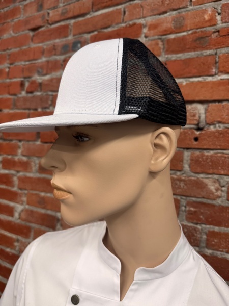 Кепка Snapback белая с чёрной сеткой